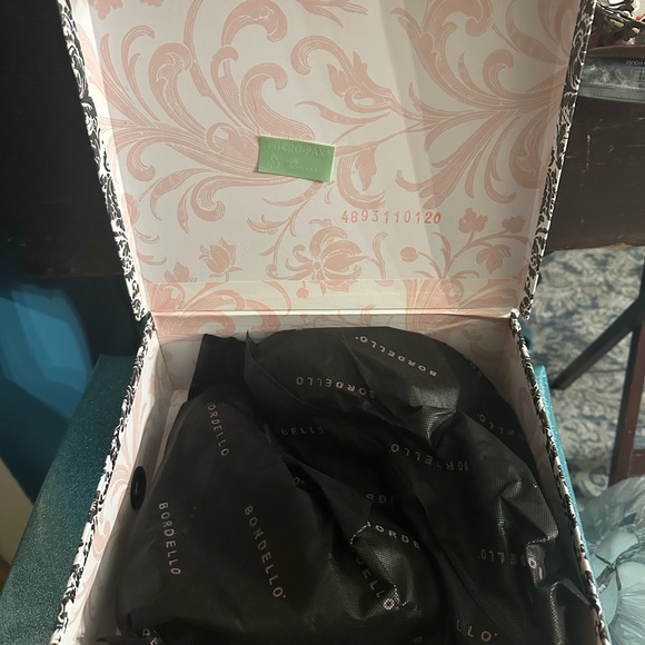 Red sequined high heels - Picture 12 of 14